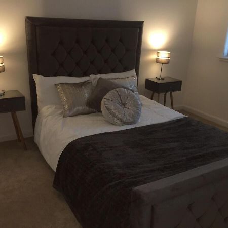 2 Bedroom Luxury Flat In Quiet Village Of Bishopton Bishopton  Esterno foto
