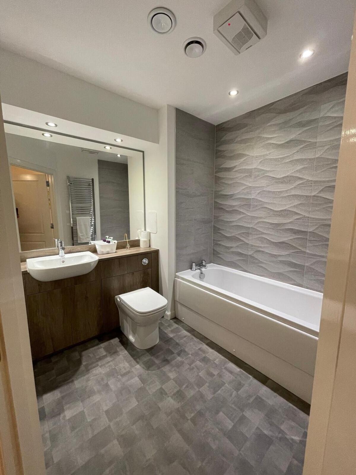 2 Bedroom Luxury Flat In Quiet Village Of Bishopton Bishopton  Esterno foto